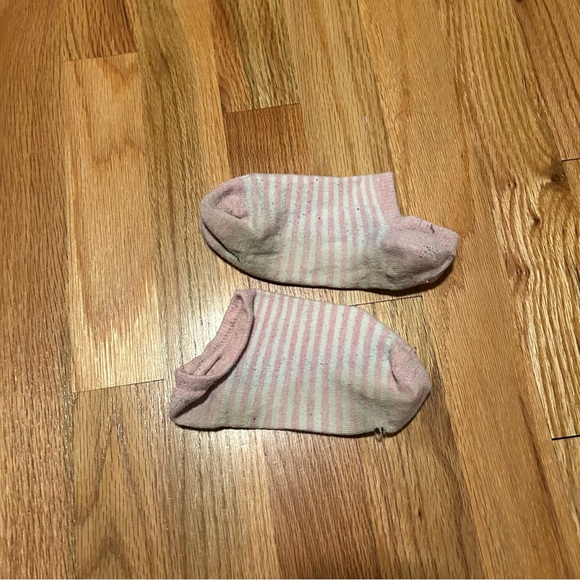 Women’s used athletic socks - Picture 2 of 6